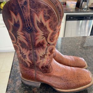 Ariat Men’s square toe 12D like new, worn only a handful of times.